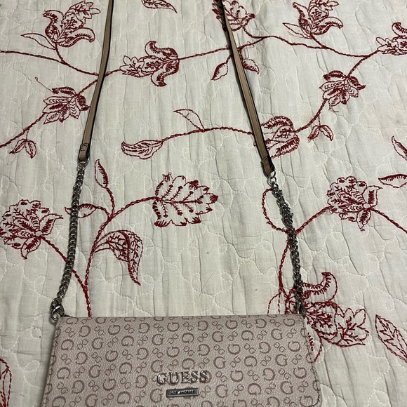 Guess Wallet - Picture 10 of 16